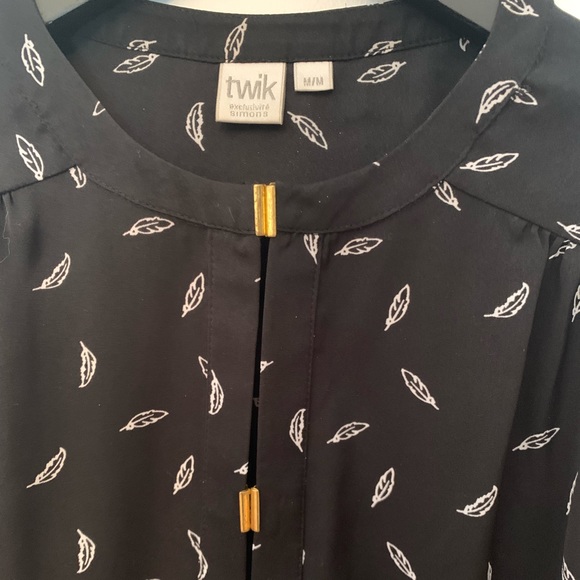 Black blouse - Picture 3 of 7